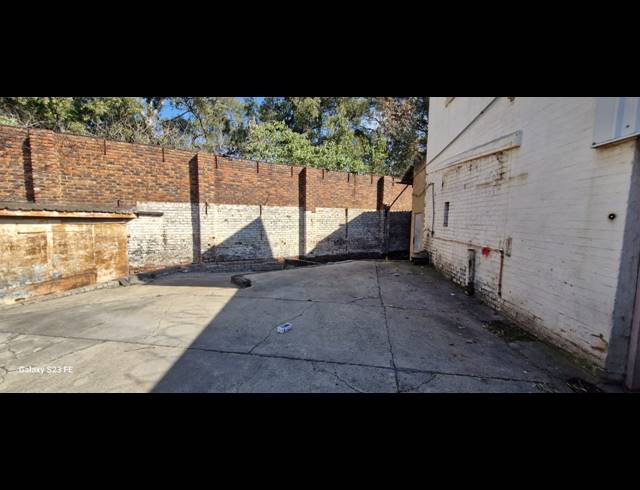 1,500M² WAREHOUSE FOR SALE IN NEW CENTRE
